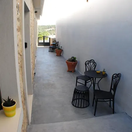 Irene's Garden Apartment *